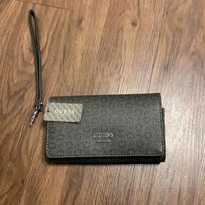 Guess woman’s wallet